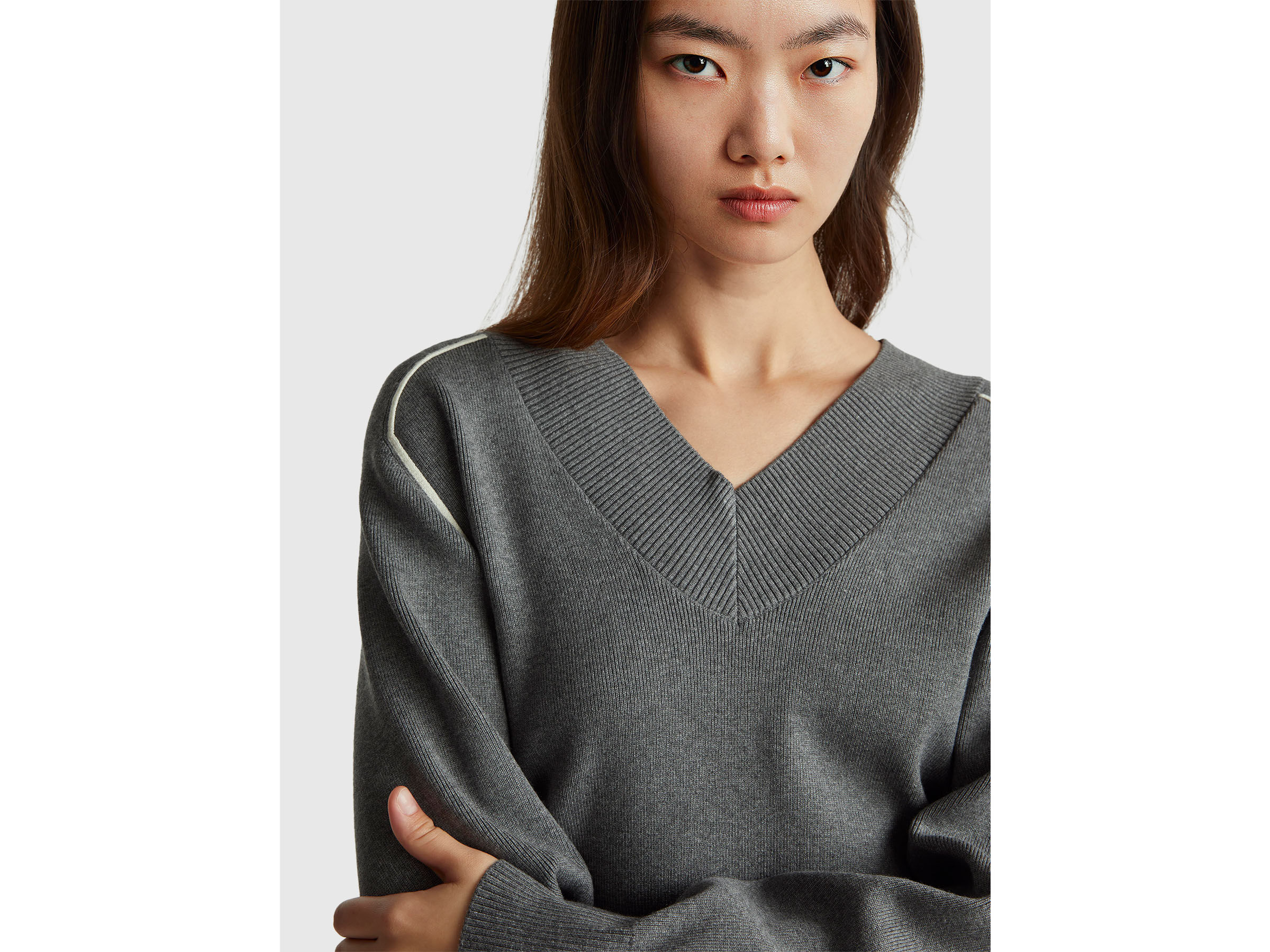 V NECK SWEATER L/S Mujer image number 4